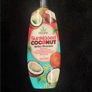 Hempz Sunkissed Coconut White Bronzer with Tropical Design
